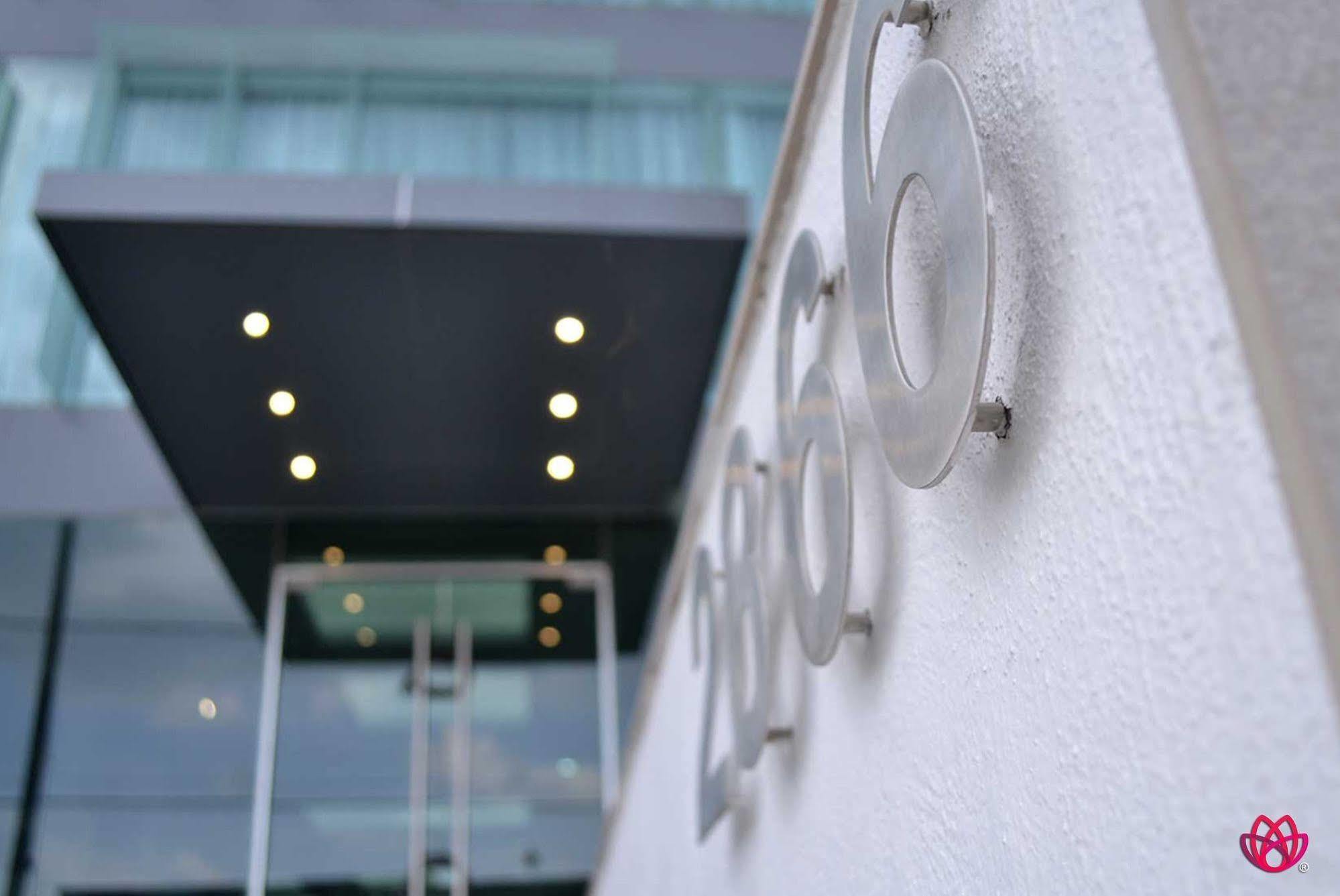 Hotel Y Tu Expo グアダラハラ エクステリア 写真
