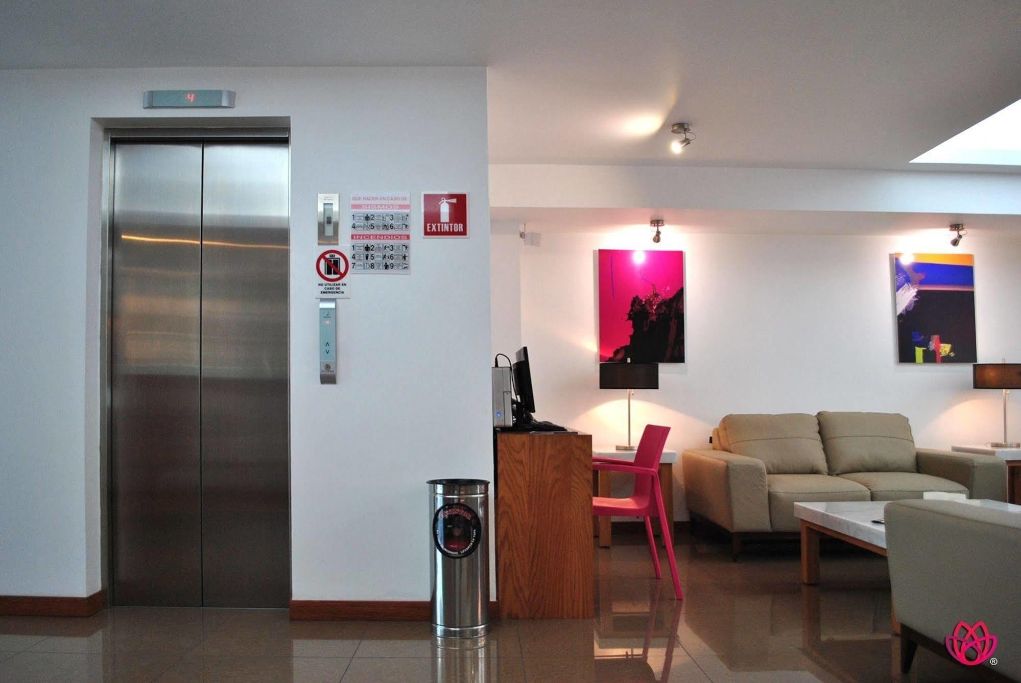 Hotel Y Tu Expo グアダラハラ エクステリア 写真