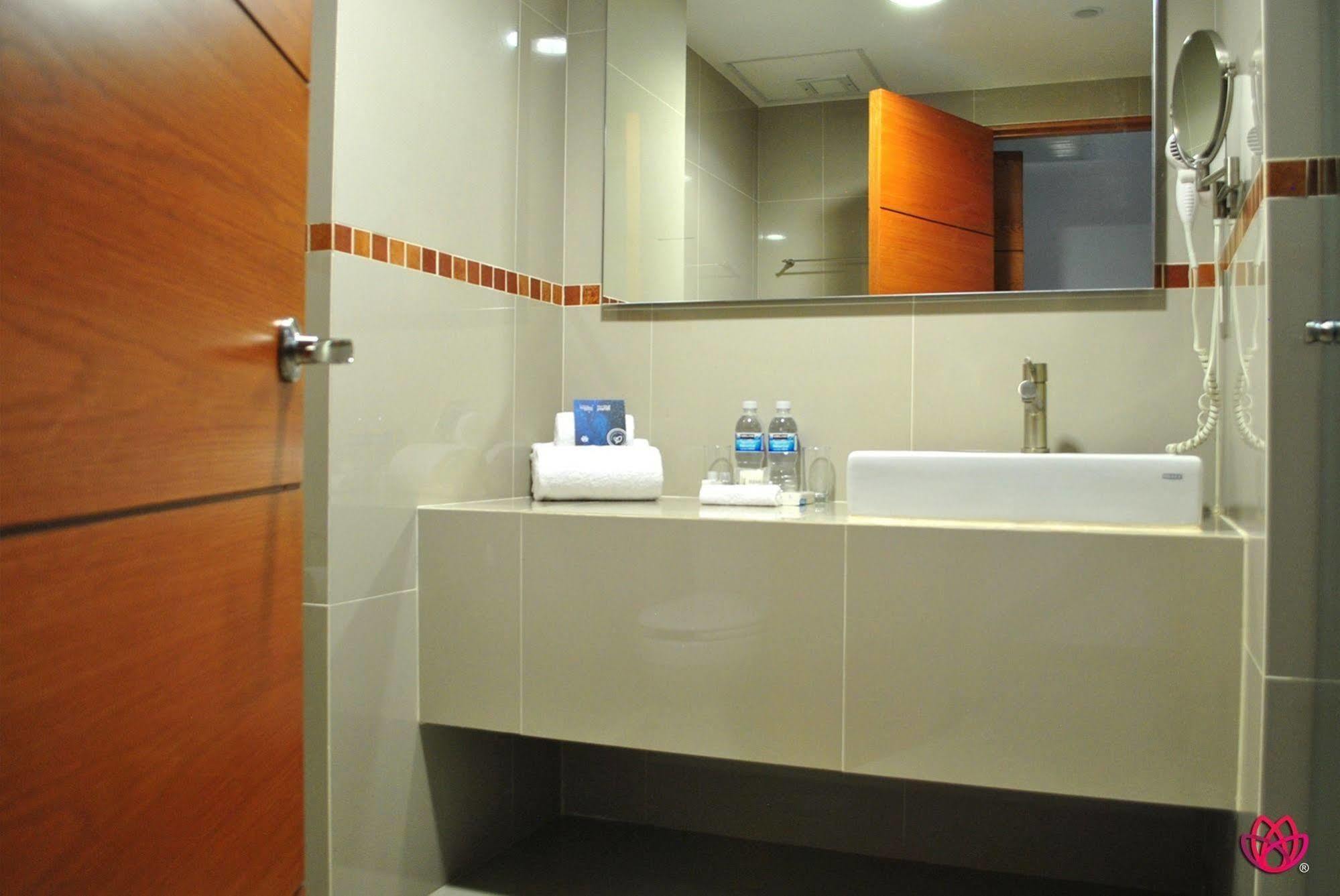 Hotel Y Tu Expo グアダラハラ エクステリア 写真