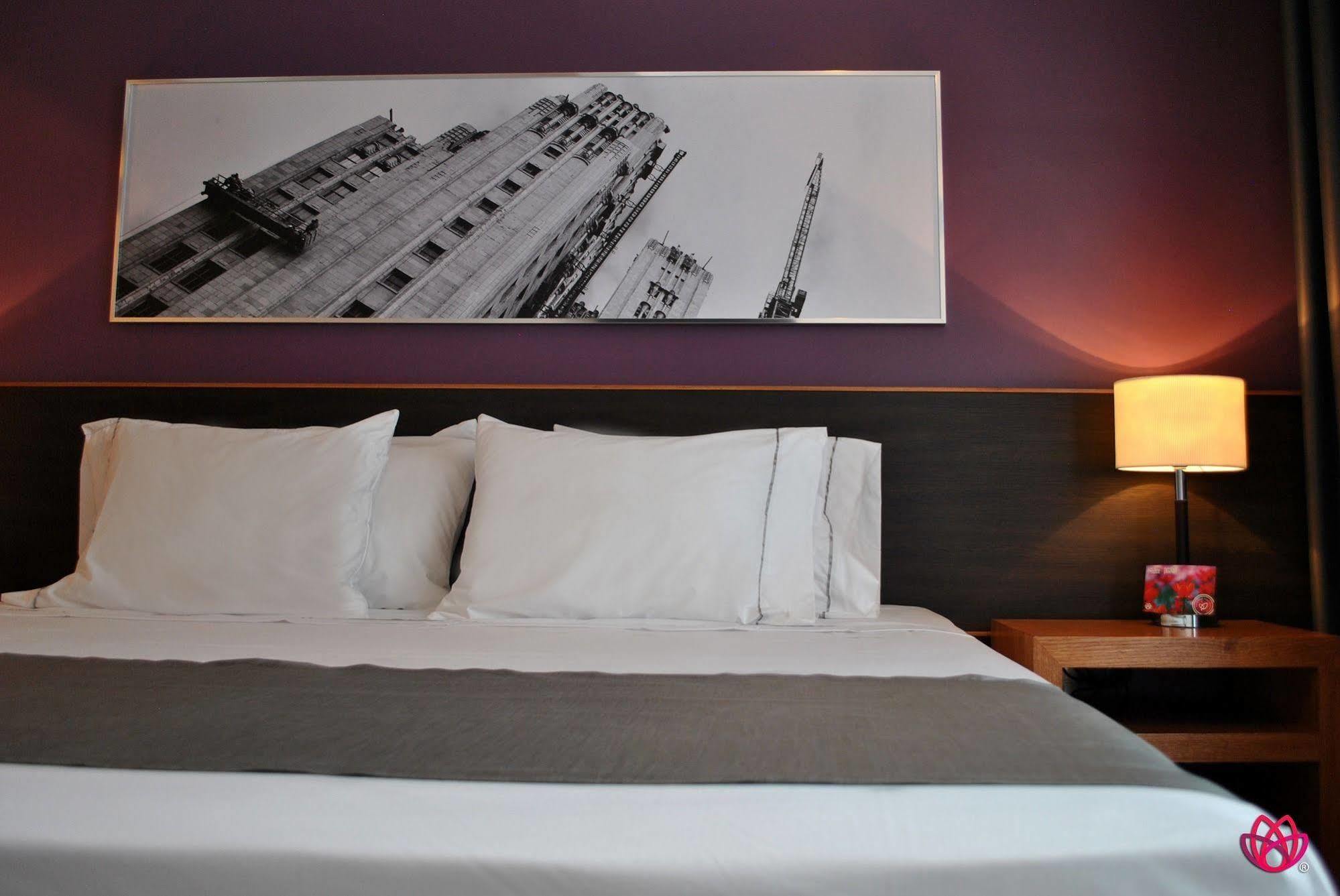 Hotel Y Tu Expo グアダラハラ エクステリア 写真
