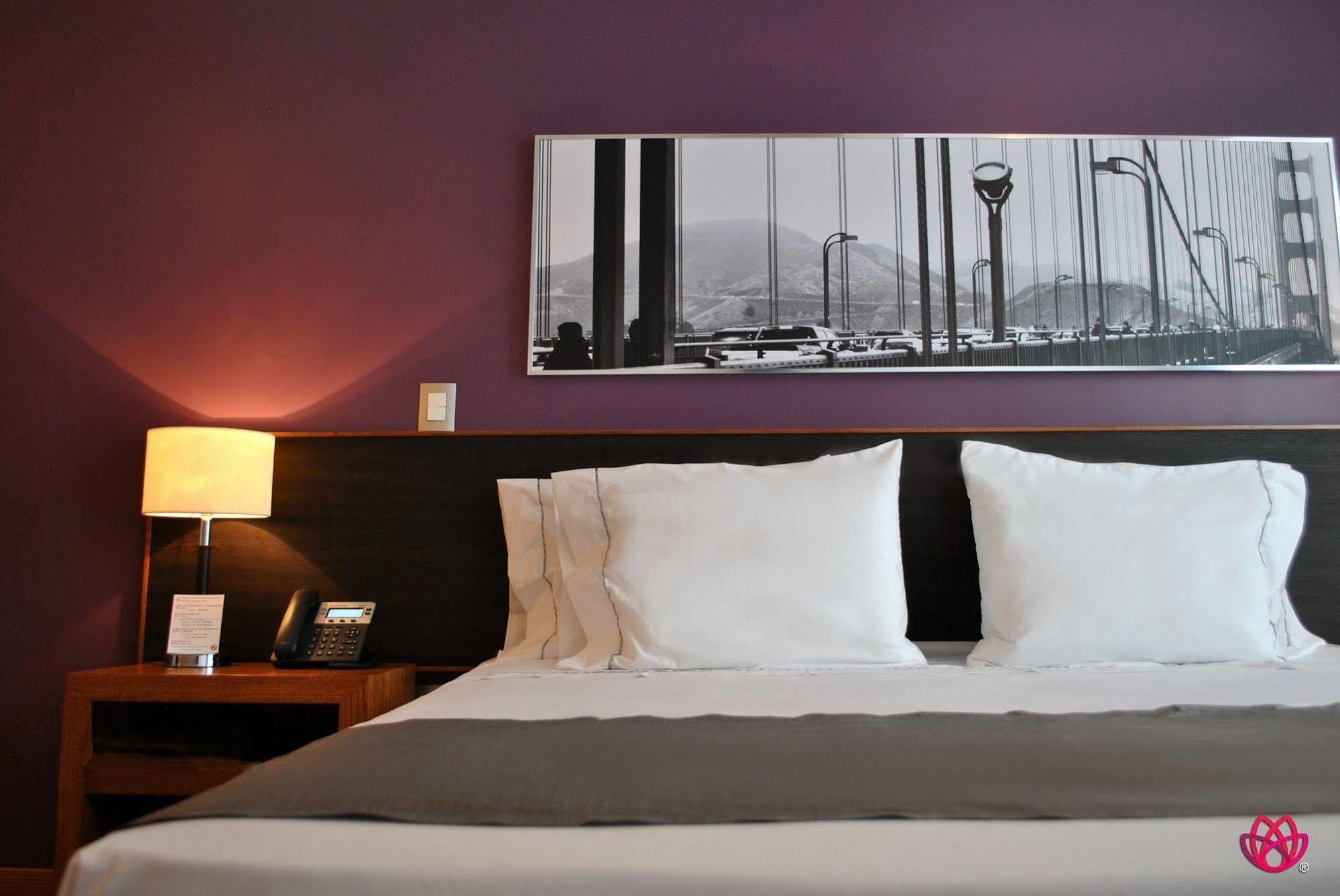 Hotel Y Tu Expo グアダラハラ エクステリア 写真