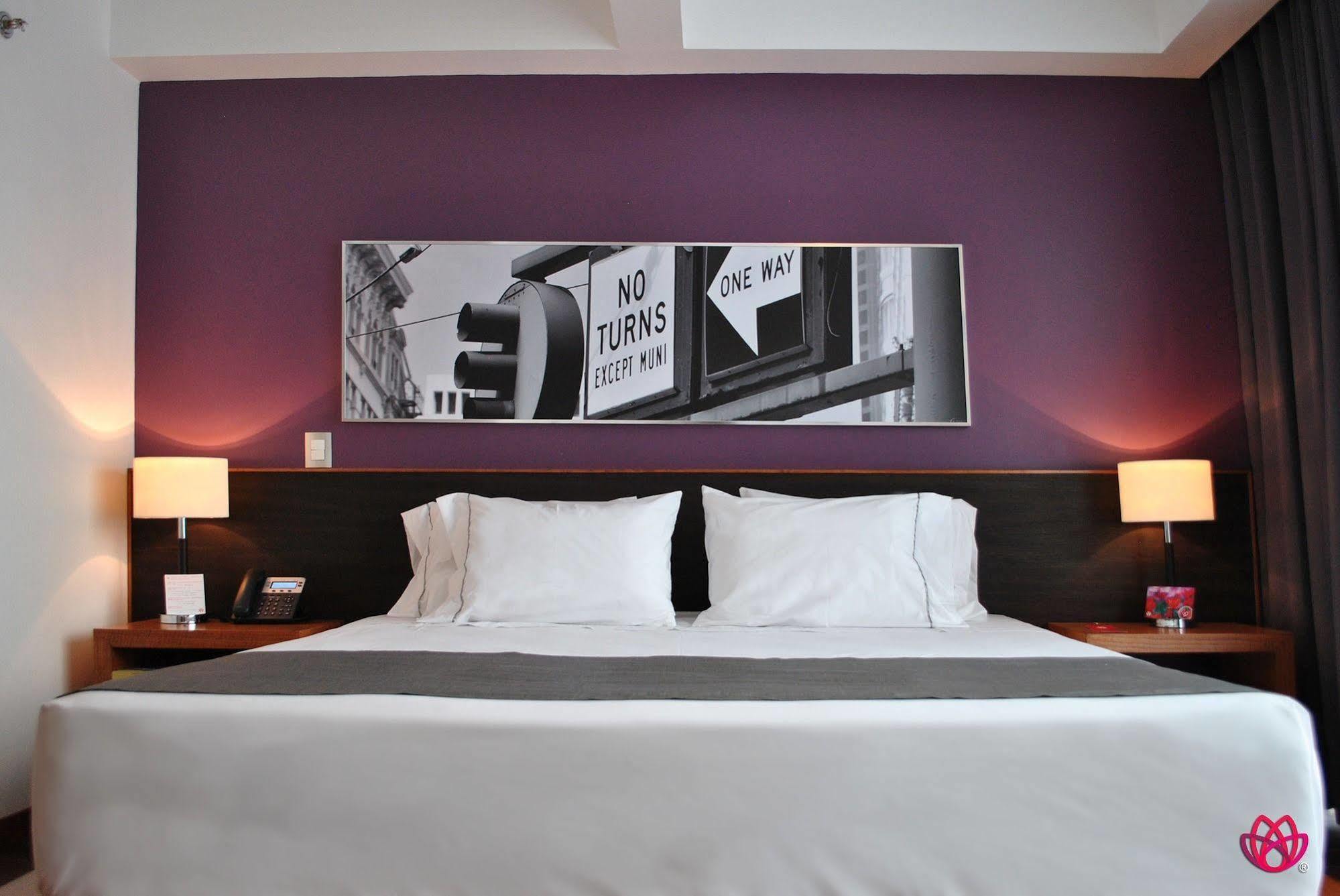 Hotel Y Tu Expo グアダラハラ エクステリア 写真