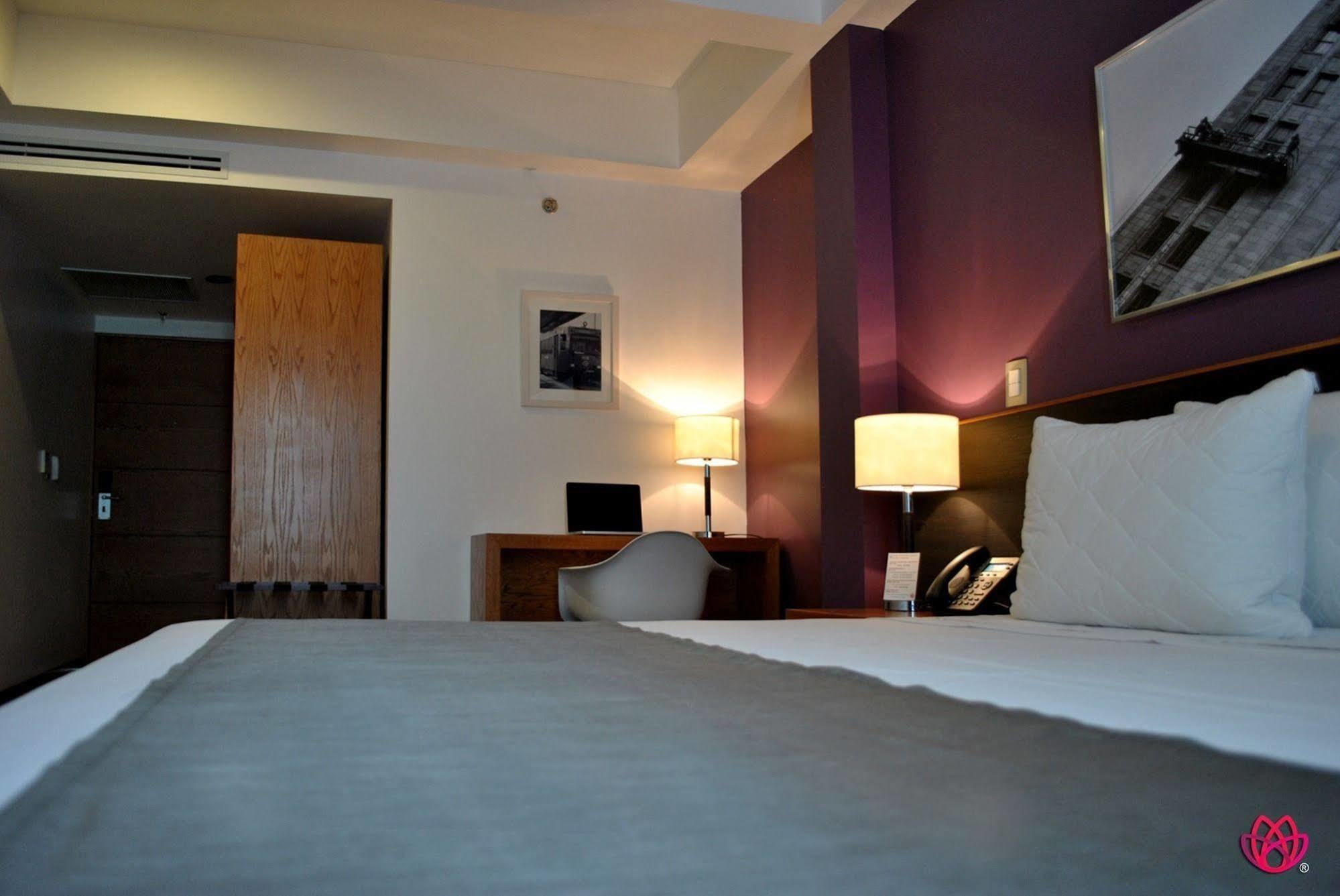 Hotel Y Tu Expo グアダラハラ エクステリア 写真
