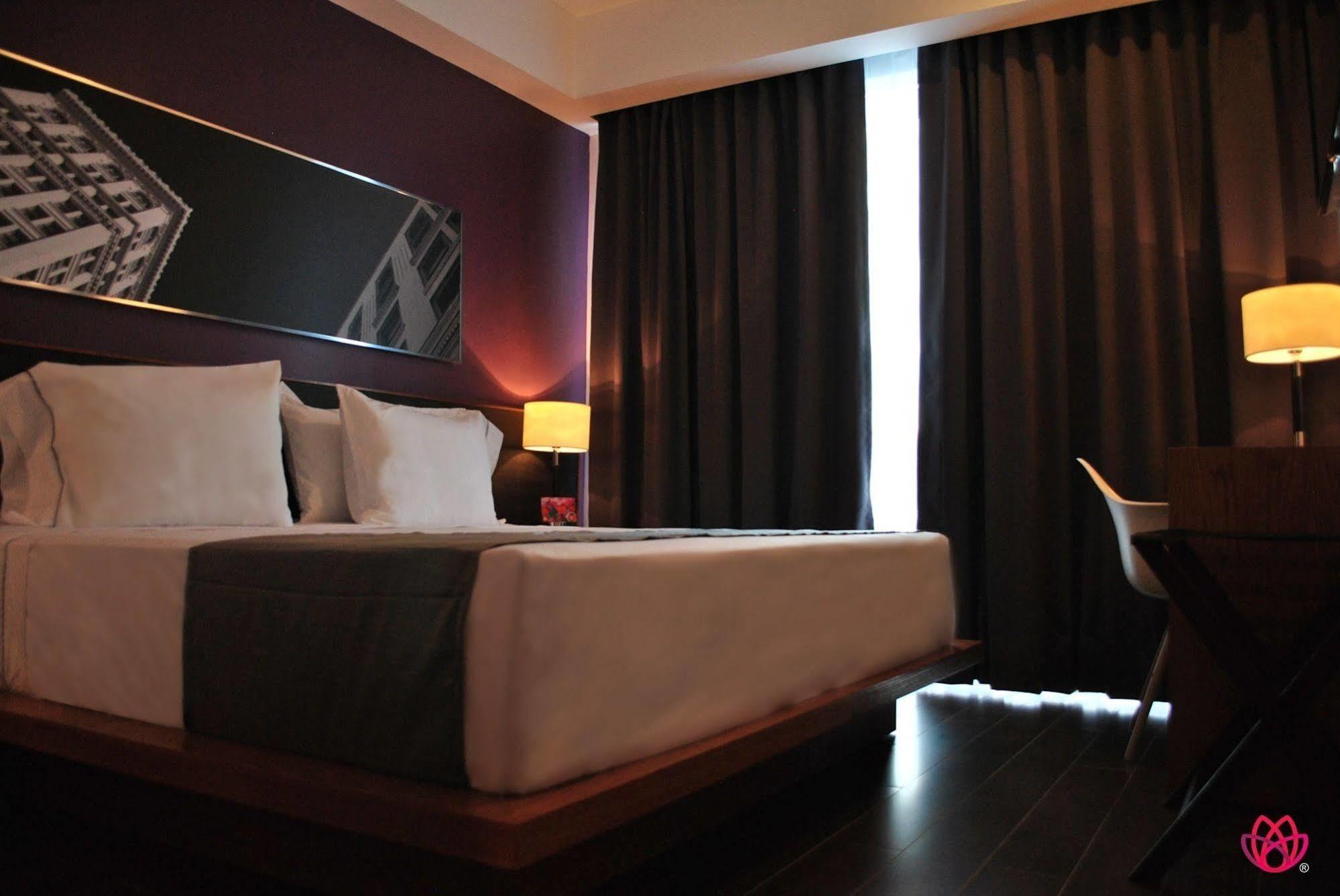 Hotel Y Tu Expo グアダラハラ エクステリア 写真